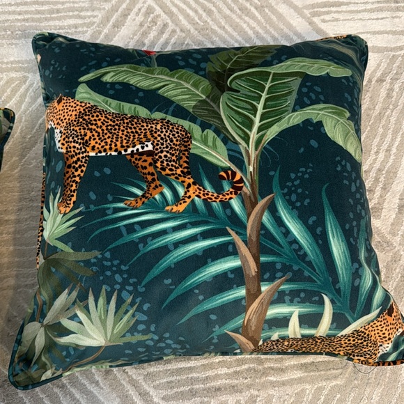 Leopard 🐆 green Madison decorative pillows set of 2 - Picture 5 of 6